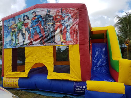 Chateau Toboggan "Supers Héros" OU Spiderman ( enfants de 1 à 10 ans / approx 5,2 x 5 x Ht4,5 m)